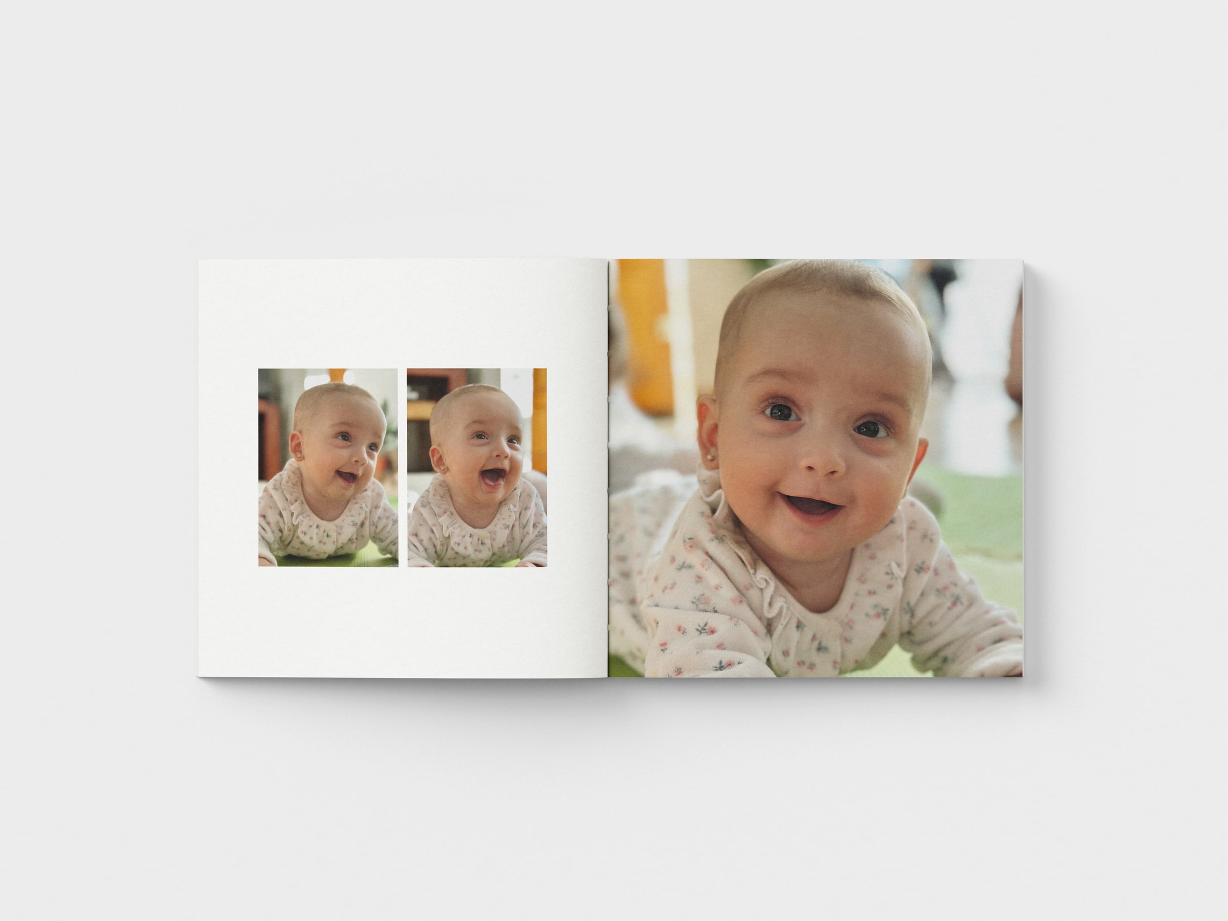 Un pliego con dos fotos chicas en la página izquierda y una grande que sangra por el margen derecho.