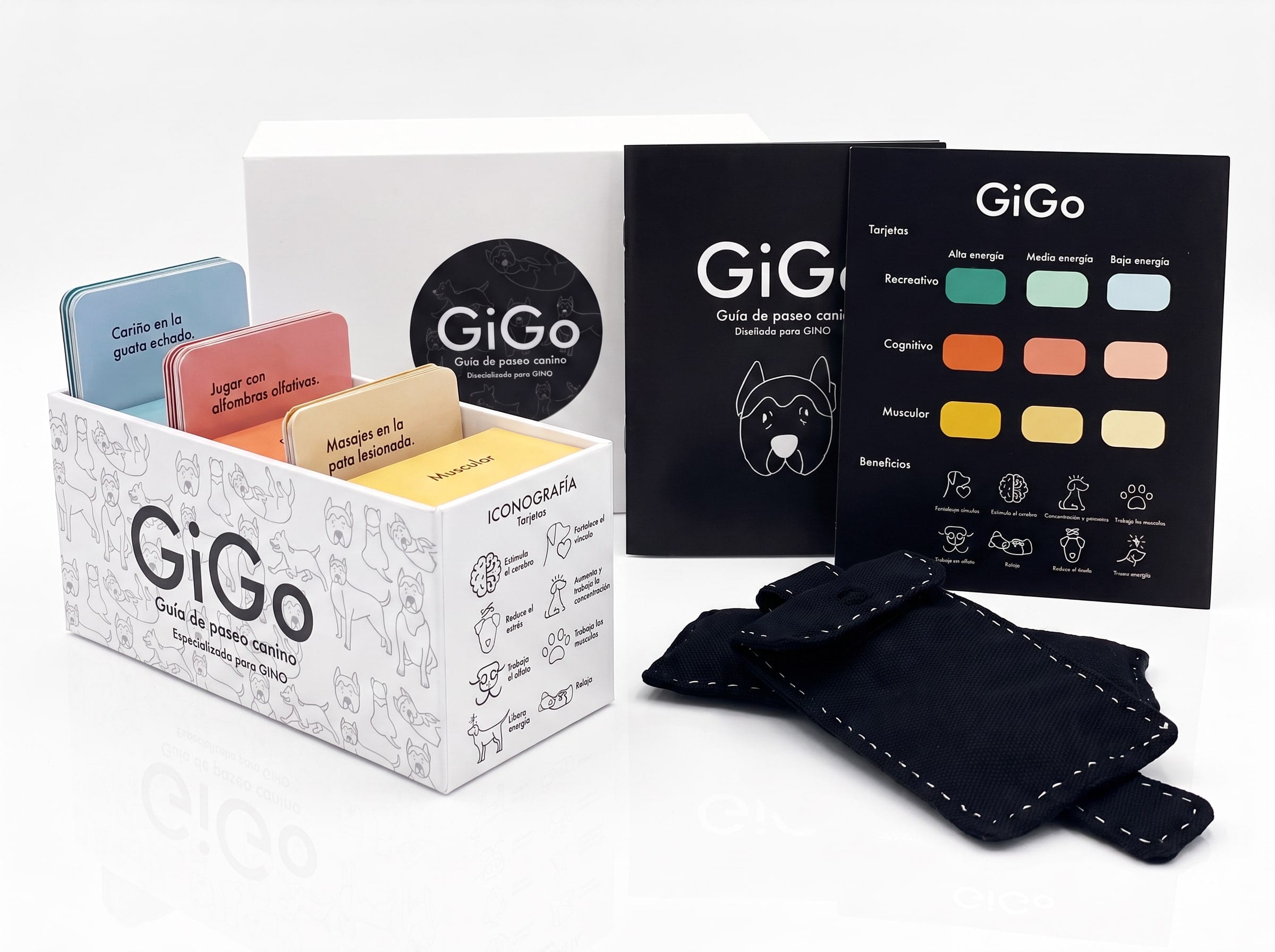 El kit completo: la caja con las tarjetas, la caja cerrada, la guía de paseo, la lámina de categorías y las mantas de olfateo.
